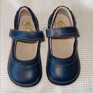 NWOT SEE KAI RUN NAVY MARY JANES TODDLER 6 SHOES EASY ON OFF GREAT TRACTION